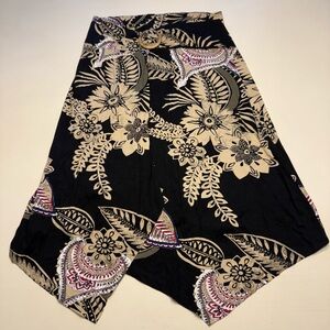 Bandolino Black and Tan Leaf Print Skirt